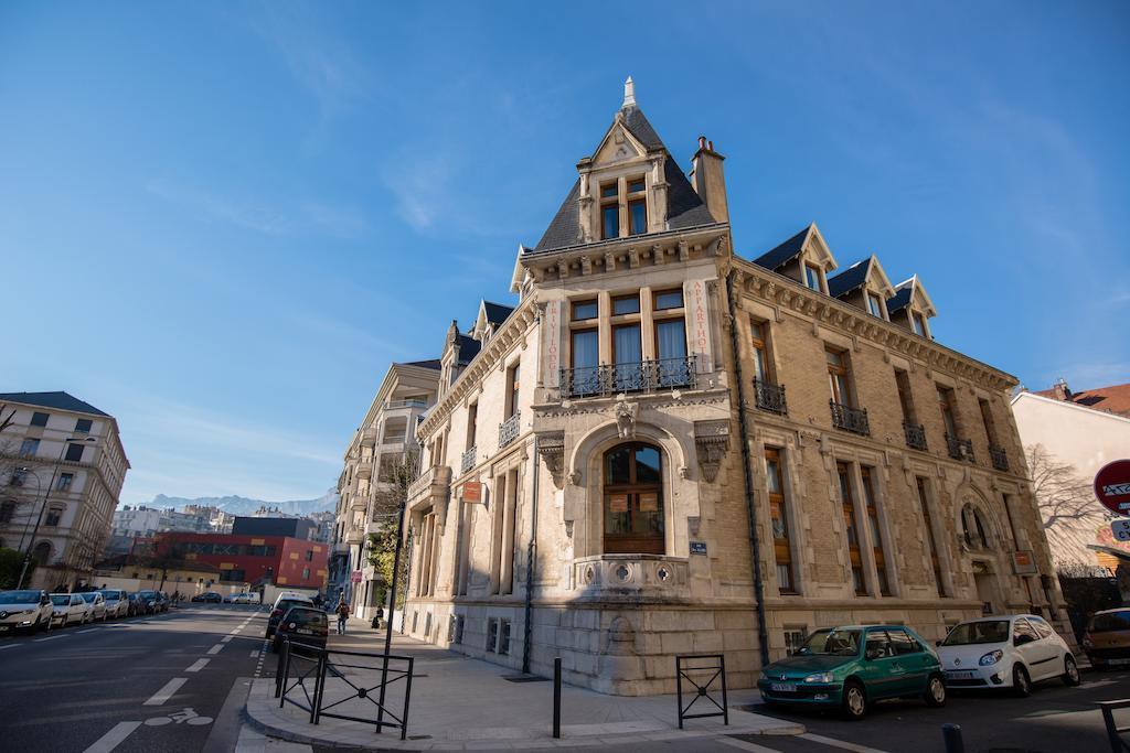 Privilodges Chateau Perrin Grenoble Buitenkant foto